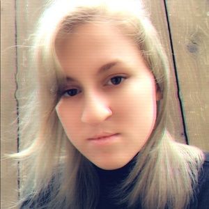 Meet your Posher, Caitlyn